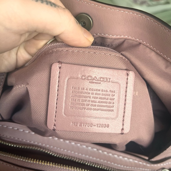 Edie Shoulder Bag 31 With Tea Rose Tooling - Picture 2 of 6